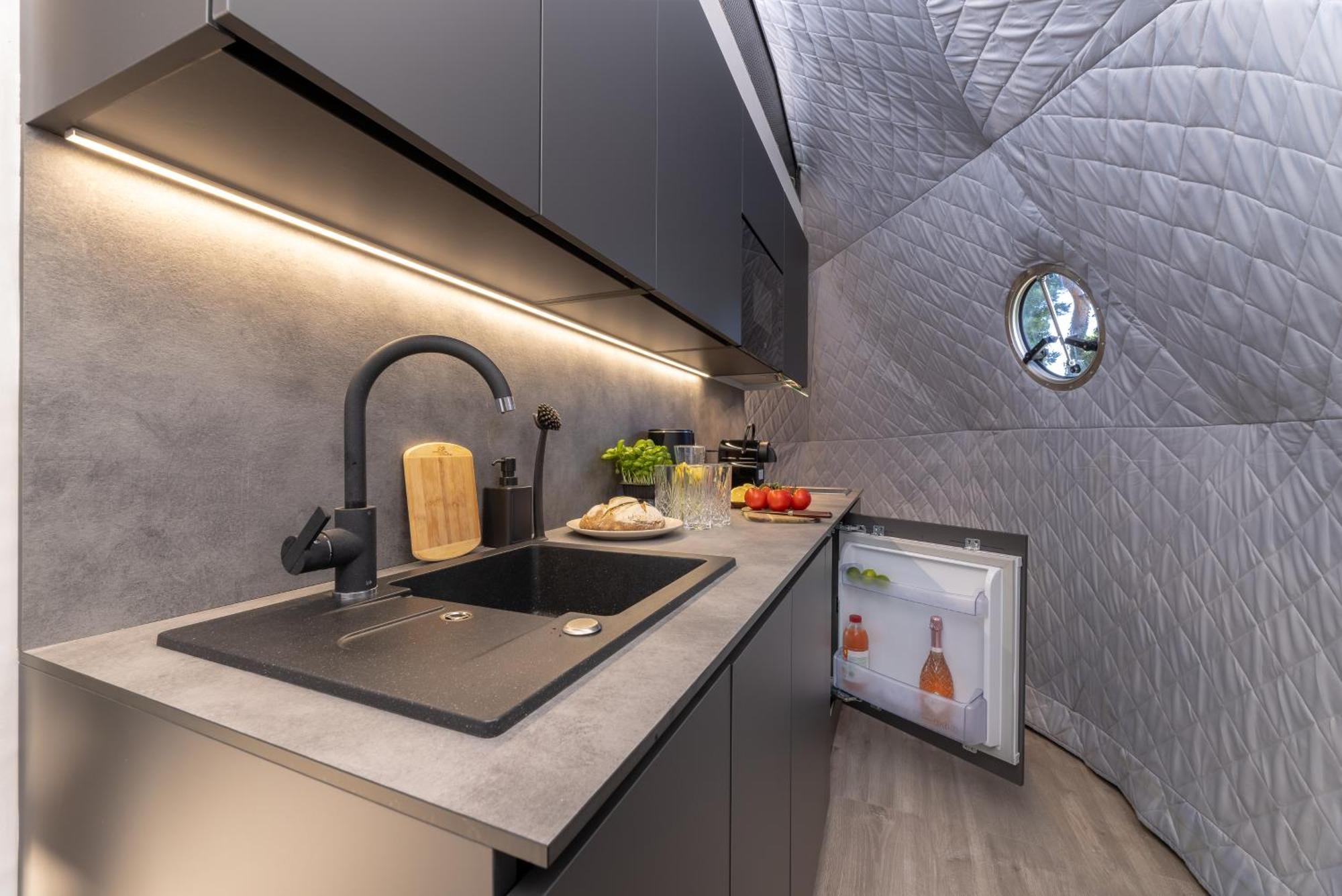 Glamping Escape To The Stars Under Skyline * Praga
